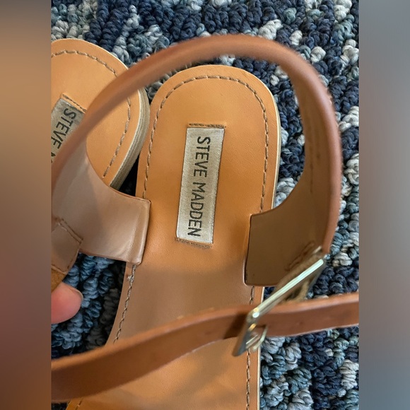 Shoe lot - Picture 2 of 5